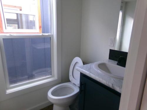 Jackson-7-Bathroom-sink